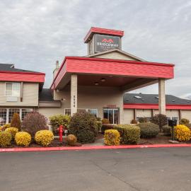 Bridgeway Inn & Suites - Portland Airport，位于格雷舍姆的酒店