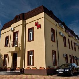 Hotel Maryo，位于普洛耶什蒂的酒店