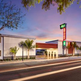 Studio Inn & Suites at Promenade Downey，位于唐尼的酒店