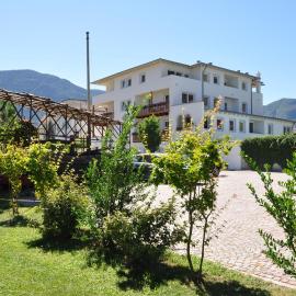 Hotel Teutschhaus，位于Cortina Sulla Strada Del Vino的酒店