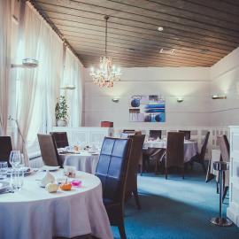 Hôtel Logis Le Bourbon，位于Yssingeaux的酒店