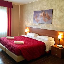 Hotel Forum,位于罗扎诺的酒店