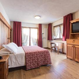 Limone Palace Aparthotel，位于利莫内皮埃蒙特的酒店