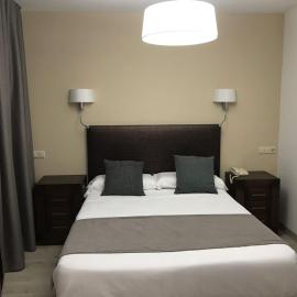 Hotel Restaurante Santa Cruz，位于圣克鲁斯德穆德拉的酒店