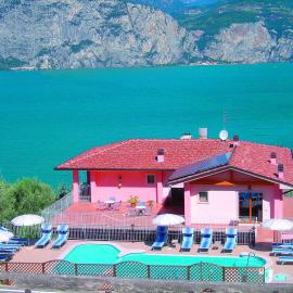 Hotel Residence Panoramica，位于布雷佐内加尔达的酒店