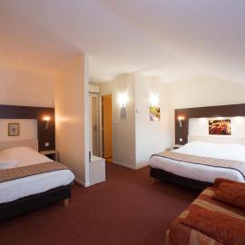 Logis Jum'Hotel，位于圣吉尔密斯的酒店