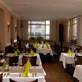 Gasthaus Metzgerei Pension Maßem，位于Schillingen的酒店