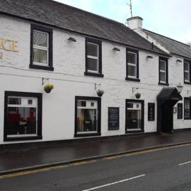 The Bridge Inn，位于Tillicoultry的酒店