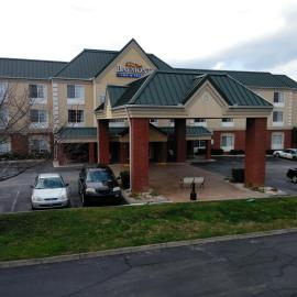 Baymont by Wyndham Clinton，位于Clinton的酒店