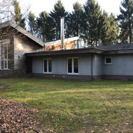 Het Atelier, ruime vrijstaande vakantiewoning 200m2 voor maximaal 8 personen，位于伦德的酒店