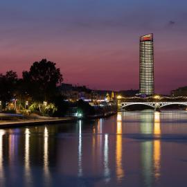 Eurostars Torre Sevilla，位于塞维利亚的酒店