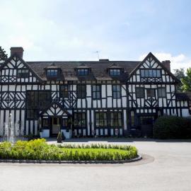 The Manor Elstree，位于埃尔斯特里的酒店