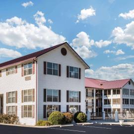 Super 8 by Wyndham Sevierville Riverside，位于赛维尔维尔的酒店