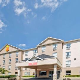 Super 8 by Wyndham Barrie South，位于巴里的酒店