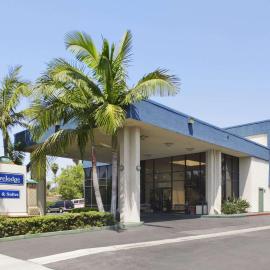 Travelodge Inn & Suites by Wyndham Anaheim on Disneyland Dr，位于安纳海姆的酒店