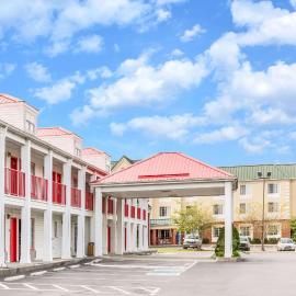 Super 8 by Wyndham Clinton TN，位于Clinton的酒店