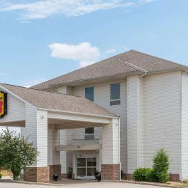 Super 8 by Wyndham Rolla，位于罗拉的酒店