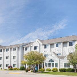 Microtel Inn and Suites Clear Lake，位于克利尔莱克的酒店