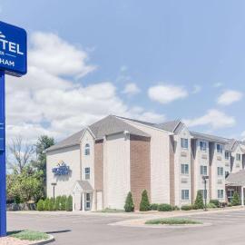 Microtel Inn & Suites Bath,位于巴斯的酒店