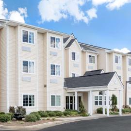 Microtel Inn & Suites by Wyndham Ozark，位于奥扎克的酒店
