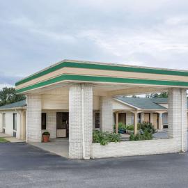 Super 8 by Wyndham Sumter，位于萨姆特的酒店