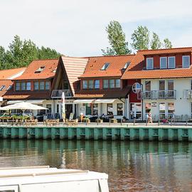 Hotel zur Brücke，位于格赖夫斯瓦尔德的酒店