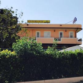 Hotel Ristorante La Decanata，位于利卡斯戴勒的酒店