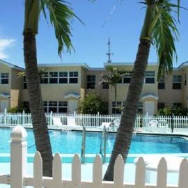 Barefoot Beach Resort，位于克利尔沃特的酒店