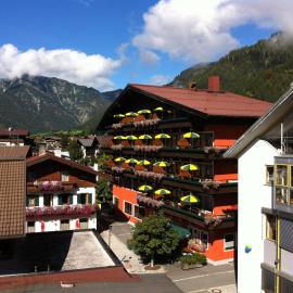 Hotel Tiroler Adler - bed and breakfast,位于瓦德林的酒店