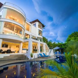 White Stone - Sunset View 4 Bed Pool Villa，位于纳通市的酒店