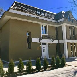 Family Hotel Garden，位于克尔贾利的酒店