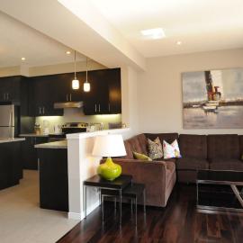 Boardwalk Homes - Executive Guest Rooms & Townhomes，位于基奇纳的酒店