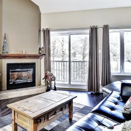Condo 306 33 Chemin du Hameau by Les Chalets Alpins，位于斯托纳姆的酒店