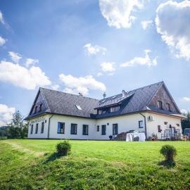 Penzion Pod Dratnikem，位于Svratka的酒店