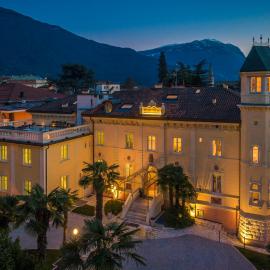 Villa Italia Luxury Suites and Apartments，位于阿科的酒店