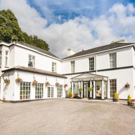 The Manor Hotel，位于克里克豪厄尔的酒店