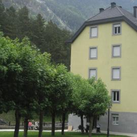Albergue Turístico Rio Aragon，位于坎弗兰克埃斯塔西翁的酒店