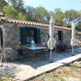 Stone cottage for couple，位于Thános的酒店