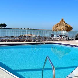 Gulfview Hotel - On the Beach，位于克利尔沃特的酒店