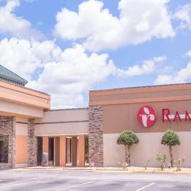 Ramada by Wyndham Macon，位于梅肯的酒店