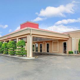 Ramada by Wyndham Murfreesboro，位于默夫里斯伯勒的酒店