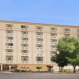 Ramada by Wyndham East Orange，位于东奥兰治的酒店
