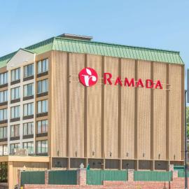 Ramada by Wyndham Cumberland Downtown，位于坎伯兰的酒店