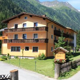 Hotel Hubertus，位于马尔尼茨的酒店