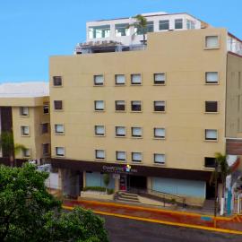 Hotel Campestre Inn，位于莱昂的酒店