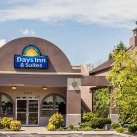 Days Inn & Suites by Wyndham Lexington，位于列克星敦的酒店