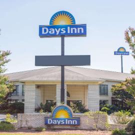 Days Inn by Wyndham Spartanburg Waccamaw，位于Southern Shops的酒店