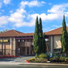 Days Inn by Wyndham Pinole Berkeley，位于皮诺尔的酒店