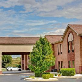 Days Inn & Suites by Wyndham Louisville SW,位于路易斯威尔的酒店