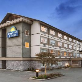 Days Inn & Suites by Wyndham Langley，位于兰利的酒店